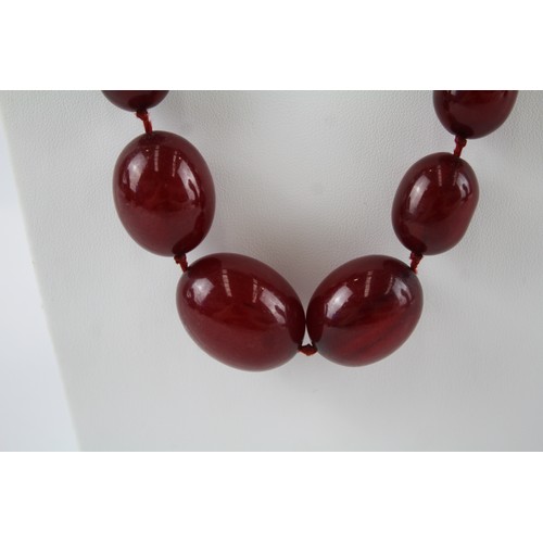 163 - Cherry Bakelite graduated necklace with internal streaking 70g