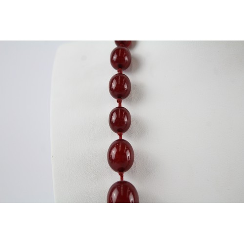 163 - Cherry Bakelite graduated necklace with internal streaking 70g