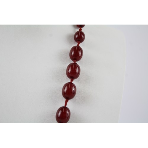 163 - Cherry Bakelite graduated necklace with internal streaking 70g