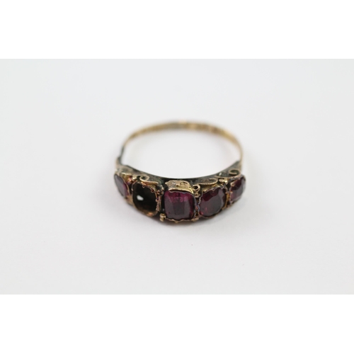 103 - 15ct gold purple garnet antique ring (1.7g) Size  L  AS SEEN