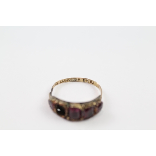 103 - 15ct gold purple garnet antique ring (1.7g) Size  L  AS SEEN