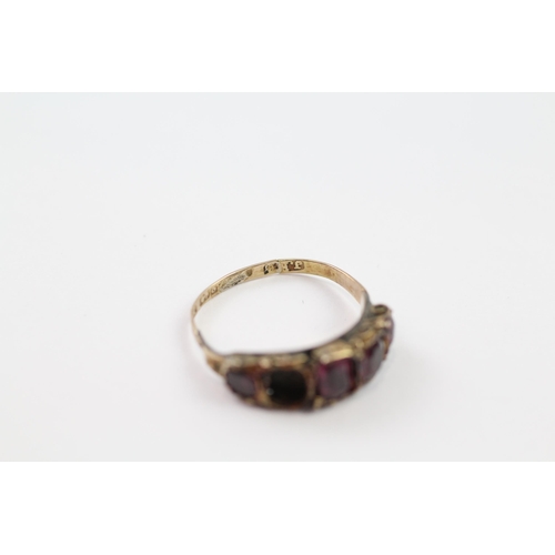 103 - 15ct gold purple garnet antique ring (1.7g) Size  L  AS SEEN