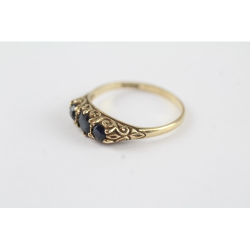 105 - 9ct gold antique sapphire three stone ring (2g) Size  P