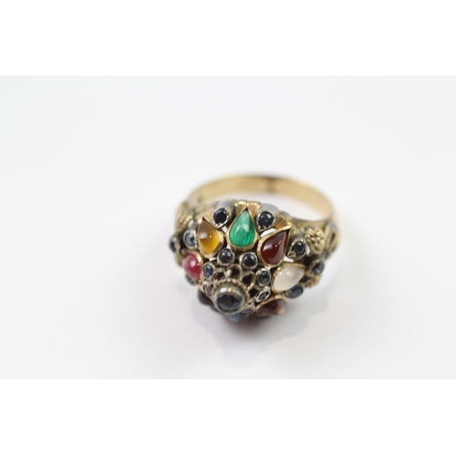 120 - 18ct gold vintage dress ring sapphire, garnet, Citrine, tigers eye, ruby & Chrysoprase (6.1g) Size  ... 