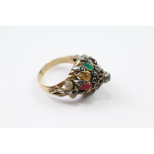 120 - 18ct gold vintage dress ring sapphire, garnet, Citrine, tigers eye, ruby & Chrysoprase (6.1g) Size  ... 