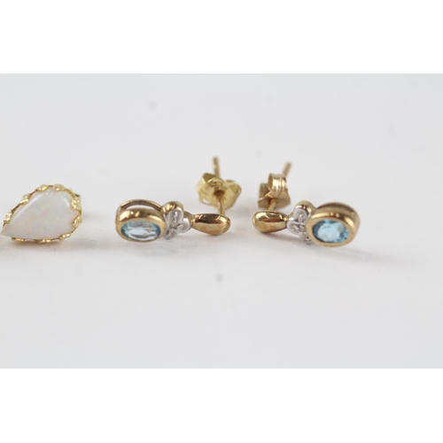 137 - 3x 9ct gold opal, dyed jade, diamond & topaz stud earrings (2.8g)