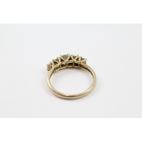 19 - 9ct gold CZ five stone ring (2.7g) Size  P