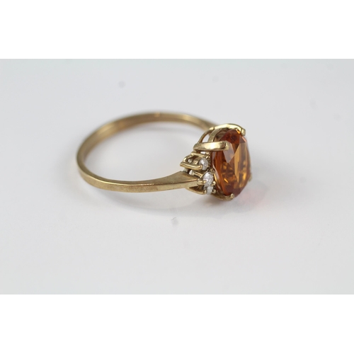 30 - 9ct gold citrine & diamond dress ring (2.7g) Size  Q