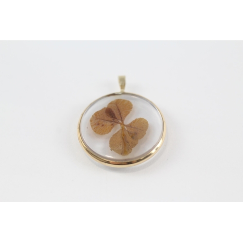 40 - 9ct gold glass leaf pendant (2.7g)