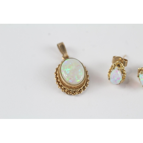 49 - 2x 9ct gold vintage opal pendant & earrings set (2.3g)