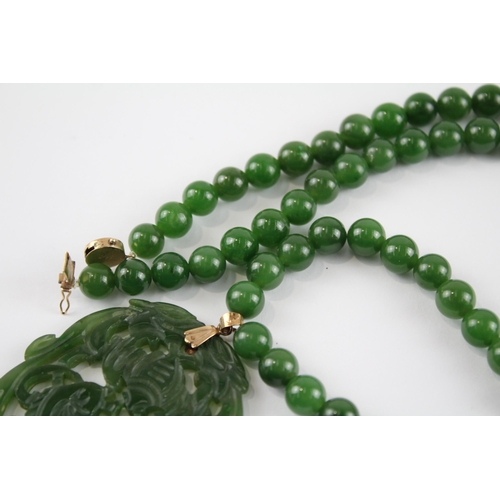 59 - 14ct gold clasp & bail nephrite single strand necklace with a carved pendant (84.1g)