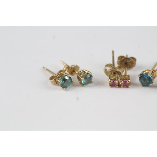 76 - 3 x 9ct gold pink sapphire & blue gemstone stud earrings (1.9g)