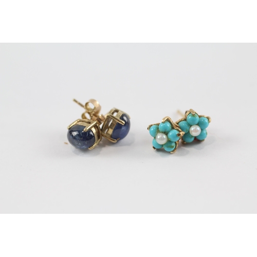 80 - 2 x 9ct gold turquoise, cultured pearl and sapphire set stud earrings (2.6g)