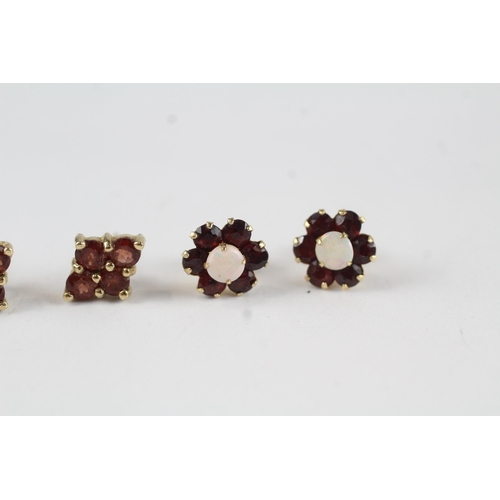 81 - 3 x 9ct gold vintage garnet and opal set stud earrings (2.9g)