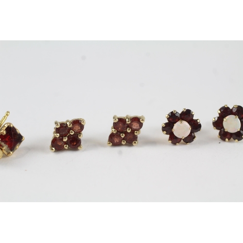 81 - 3 x 9ct gold vintage garnet and opal set stud earrings (2.9g)