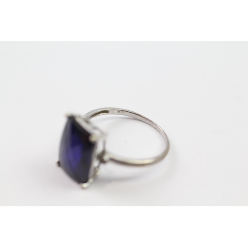 99 - 9ct gold synthetic sapphire dress ring (3.7g) Size  T 1/2