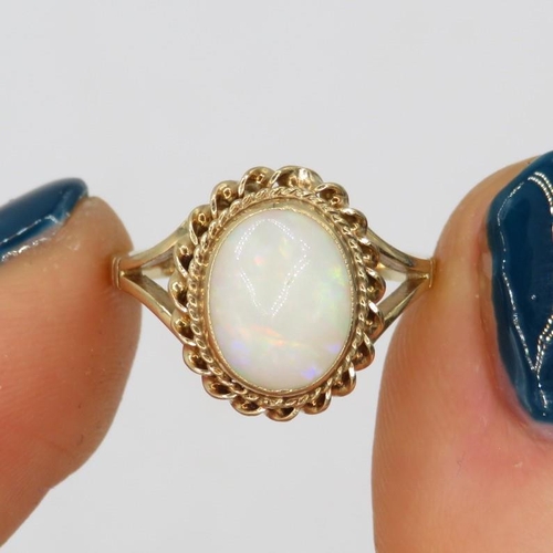 140 - 9ct gold white opal single stone ring (2g) Size  G