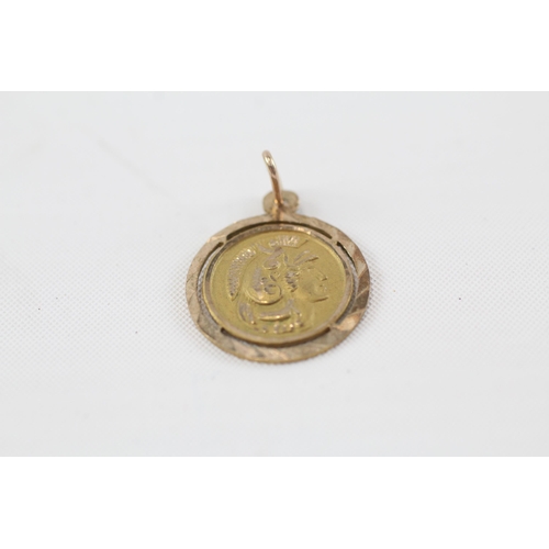 1 - 9ct gold round pendant (1.4g)