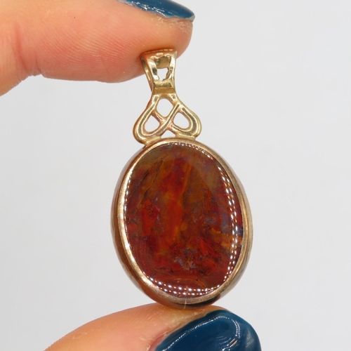 100 - 9ct gold vintage onyx and red agate set double sided pendant (6.4g)