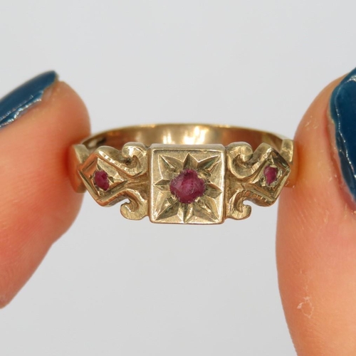 111 - 9ct gold antique ruby set dress ring (3.1g) Size  R+1/2