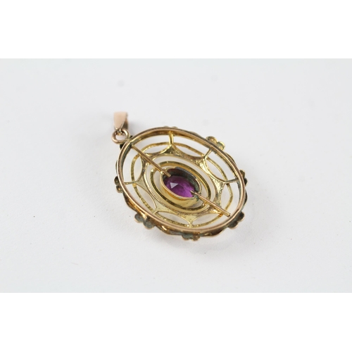 114 - 9ct gold purple paste openwork pendant (1.8g)