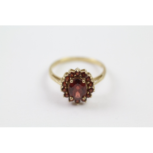 137 - 9ct gold garnet oval cluster ring (2.3g) Size  P+1/2