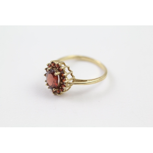 137 - 9ct gold garnet oval cluster ring (2.3g) Size  P+1/2