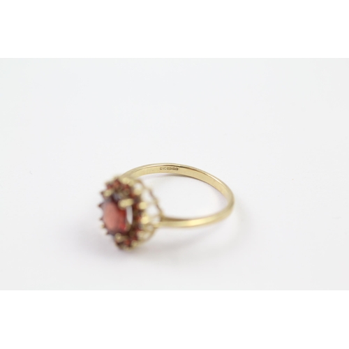 137 - 9ct gold garnet oval cluster ring (2.3g) Size  P+1/2