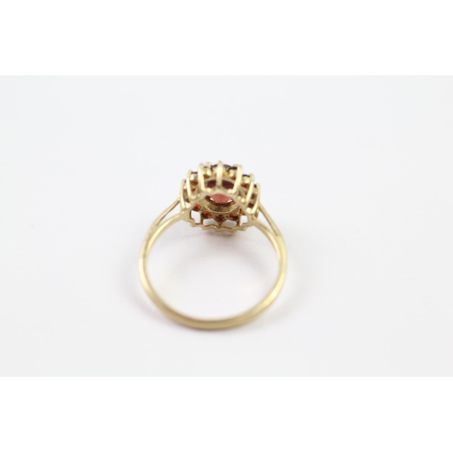 137 - 9ct gold garnet oval cluster ring (2.3g) Size  P+1/2