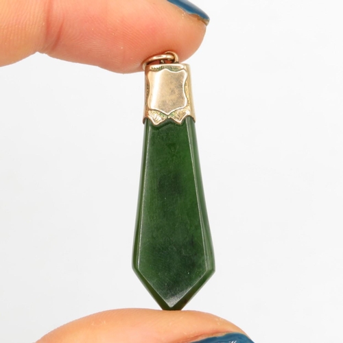 144 - 9ct gold antique nephrite pendant (3.4g)