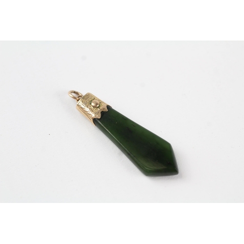 144 - 9ct gold antique nephrite pendant (3.4g)