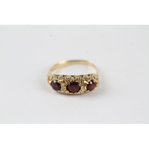 148 - 9ct gold diamond & garnet seven stone ring (2.4g) Size  L