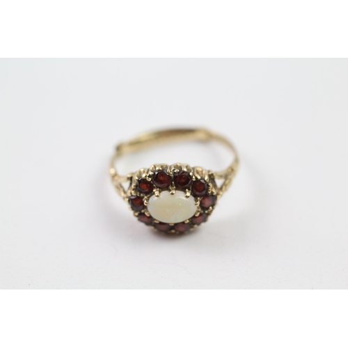 155 - 9ct gold garnet & opal oval cluster ring (2.4g) Size  P