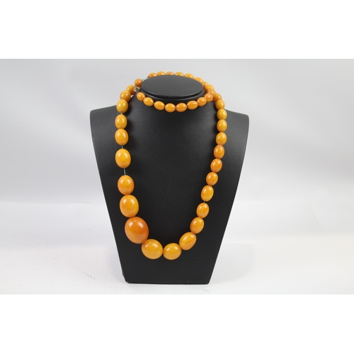 164 - Graduated Bakelite necklace with internal streaking (69g)