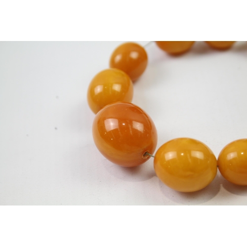 164 - Graduated Bakelite necklace with internal streaking (69g)