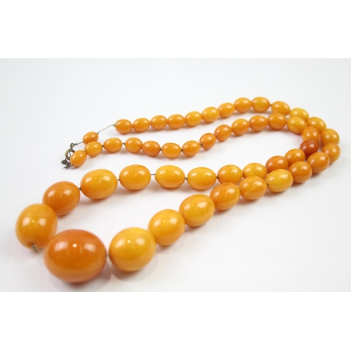 164 - Graduated Bakelite necklace with internal streaking (69g)