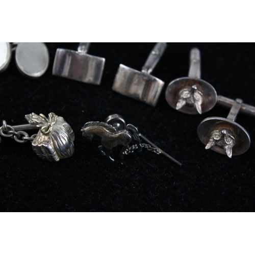 171 - A collection of silver gents accessories including cufflinks (58g)