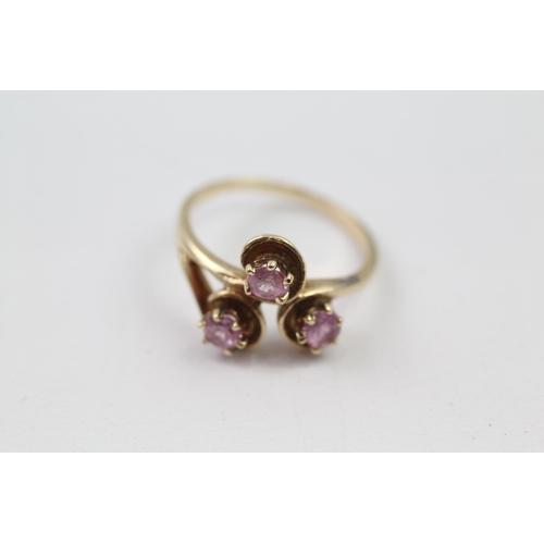 2 - 9ct gold synthetic pink sapphire three stone ring (2.9g) Size  M+1/2