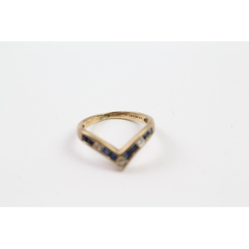 21 - 9ct gold diamond & sapphire chevron ring (1.9g) Size  J