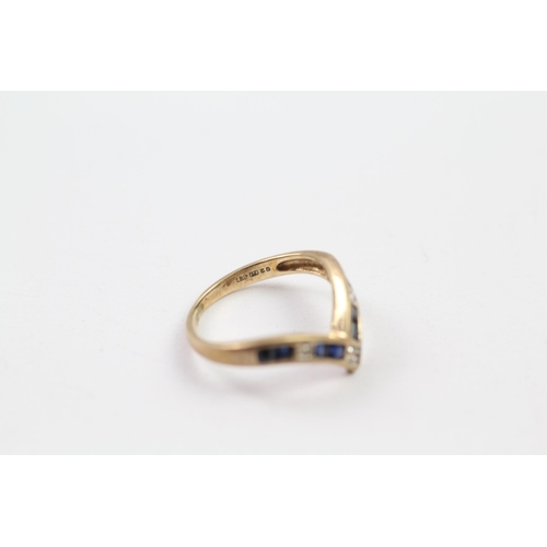 21 - 9ct gold diamond & sapphire chevron ring (1.9g) Size  J