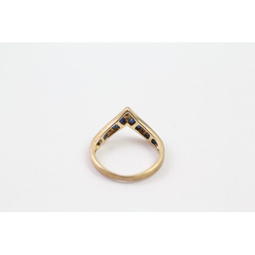 21 - 9ct gold diamond & sapphire chevron ring (1.9g) Size  J