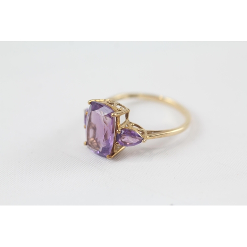 23 - 9ct gold amethyst three stone ring (2.8g) Size  S