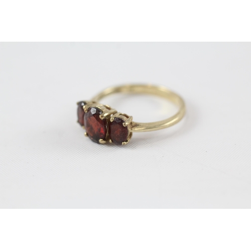 29 - 9ct gold garnet three stone ring (2.8g) Size  P+1/2