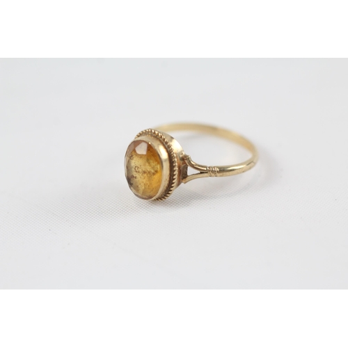 31 - 9ct gold citrine single stone ring (2g) Size  P+1/2