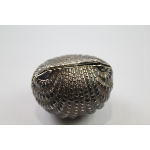 336 - Antique Victorian 1883 Birmingham Sterling Silver Shell Form Nutmeg Grater (20g)