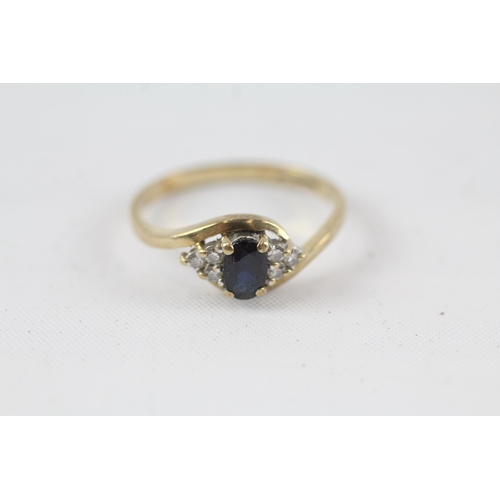 43 - 14ct gold diamond & sapphire trefoil ring (2.2g) Size  R