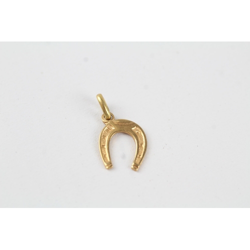 61 - 18ct gold Victorian lucky horseshoe charm (0.7g)