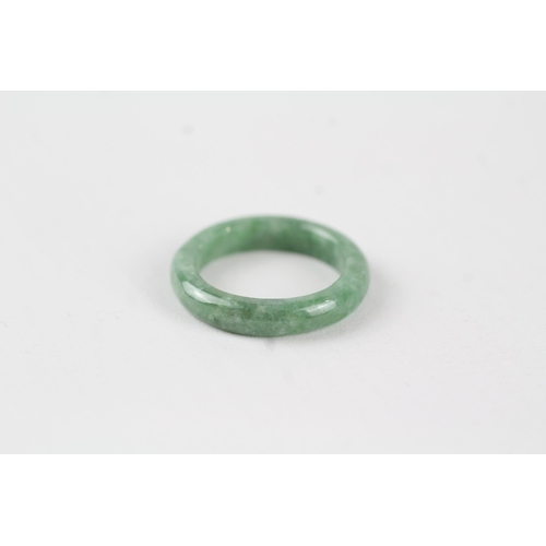 64 - 9ct gold solid jade ring (2.2g) Size  M