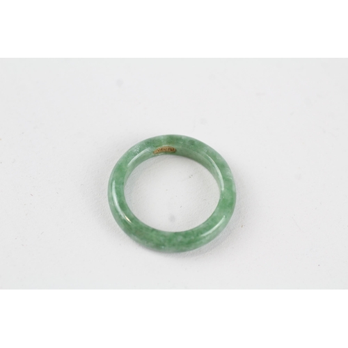 64 - 9ct gold solid jade ring (2.2g) Size  M