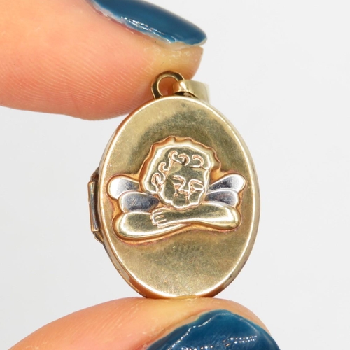 68 - 9ct gold cherub locket (1.5g)